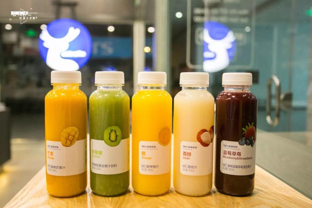 瑞幸最新，咖啡與友情的溫馨交織