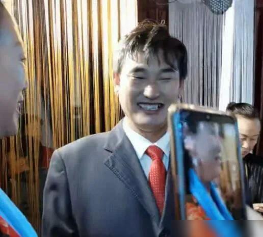 大衣哥最新動態(tài)，與自然美景的邂逅，內(nèi)心平和之旅啟程